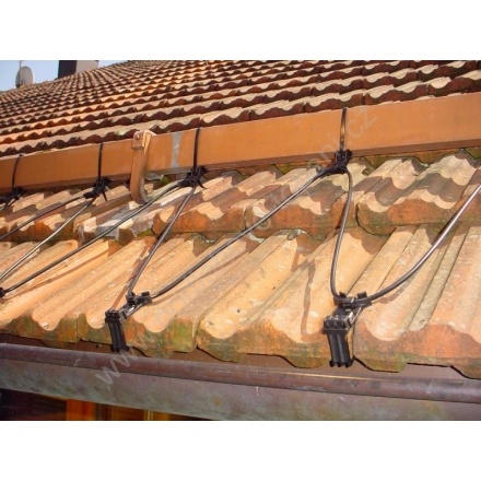 Крепление пластиковое Deviclip Guardhook для монтажа кабеля на краях и поверхности кровли